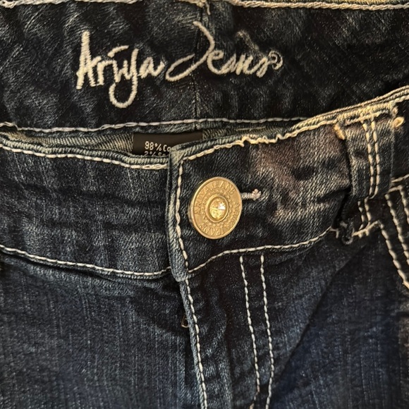 Ariya Blue Jean Bermuda Shorts with Decorative Stitching and Cuffed Hems 14 - Picture 2 of 12